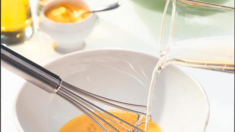 Soße zum Kartoffelsalat Rezept - Foto: Först, Thomas