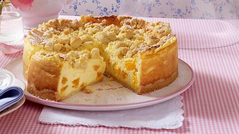 Soufflé-Torte mit Streuseln und Mandarinen Rezept - Foto: House of Food / Bauer Food Experts KG