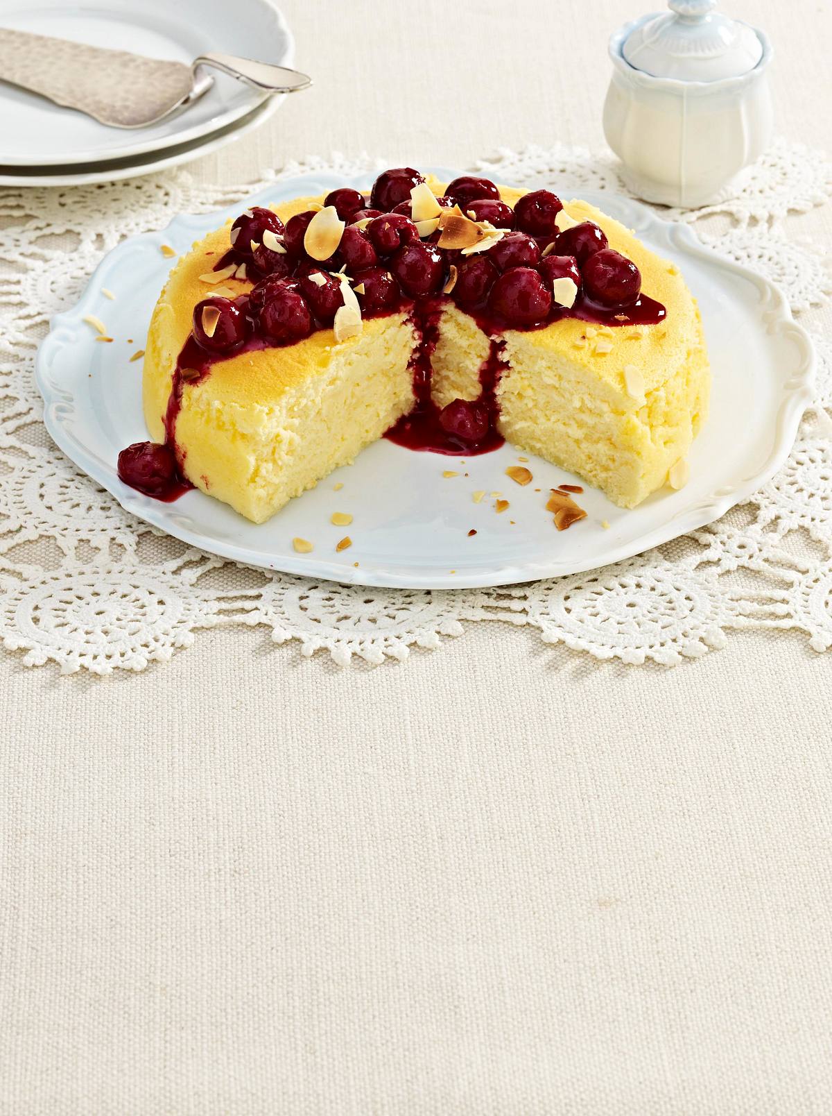 Soufflee-Käsekuchen mit Kirschguss Rezept