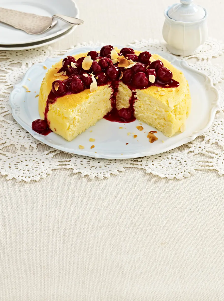 Soufflee-Käsekuchen mit Kirschguss Rezept