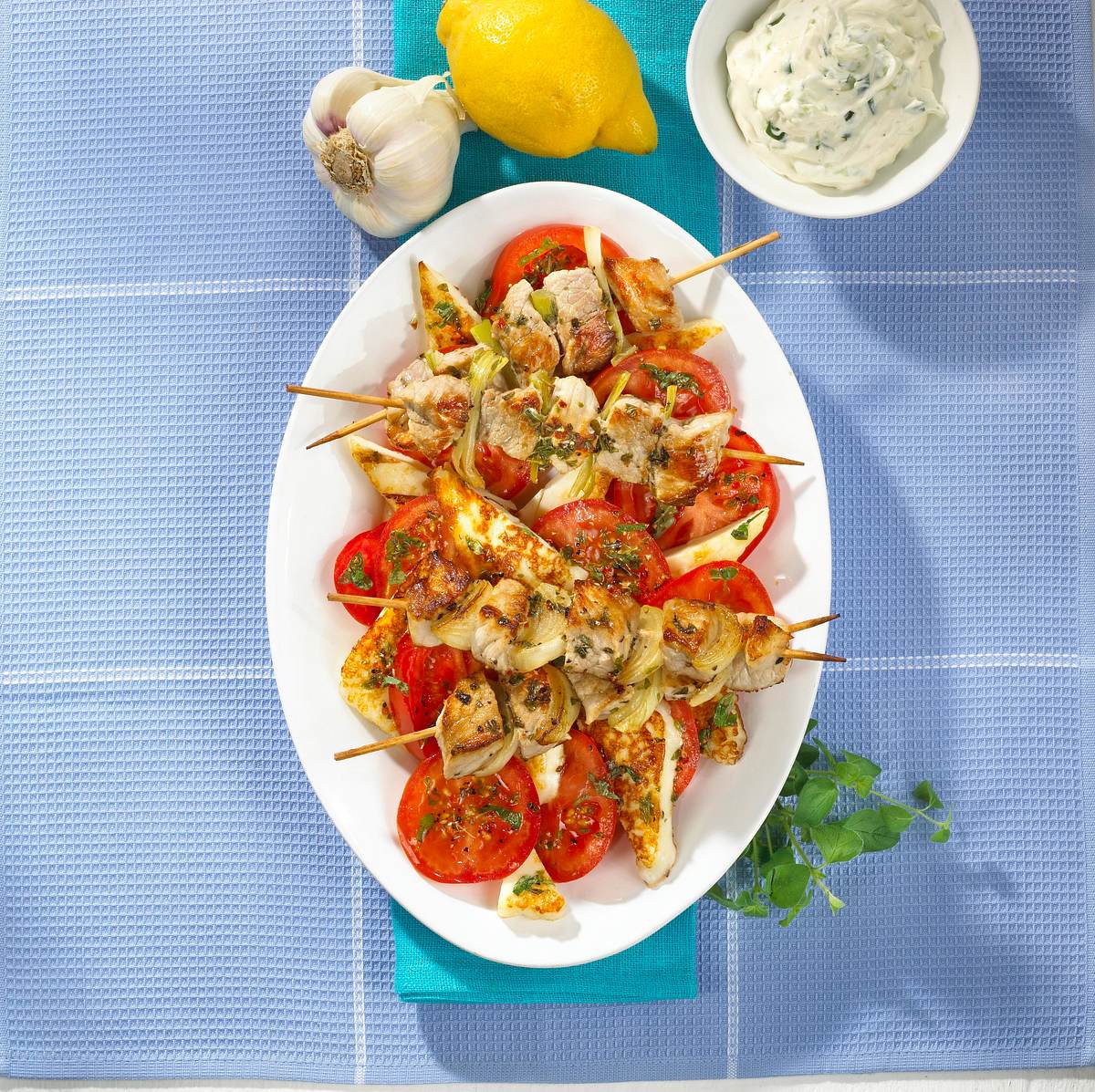 Souflaki mit Halloumi-Tomatensalat Rezept