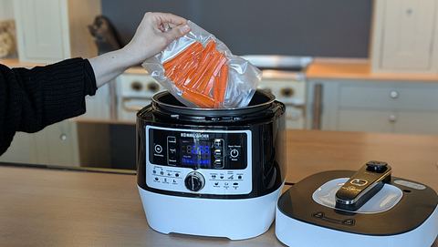 Sous Vide Garer im Test - Foto: LECKER.de/Emily Beckmann
