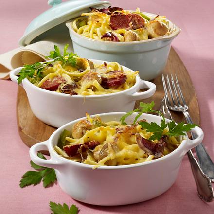 Spätzle-Auflauf mit Cabanossi, Paprika, Champignons und Eiermilch Rezept