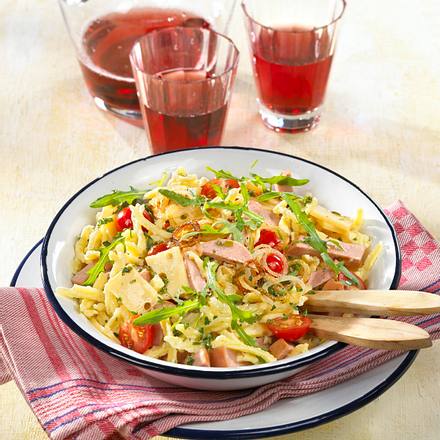 Spätzlesalat mit Wurst & Käse Rezept
