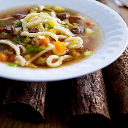 Spätzlesuppe mit Rindfleisch und Gemüse Rezept Spätzlesuppe mit Rindfleisch und Gemüse Rezept