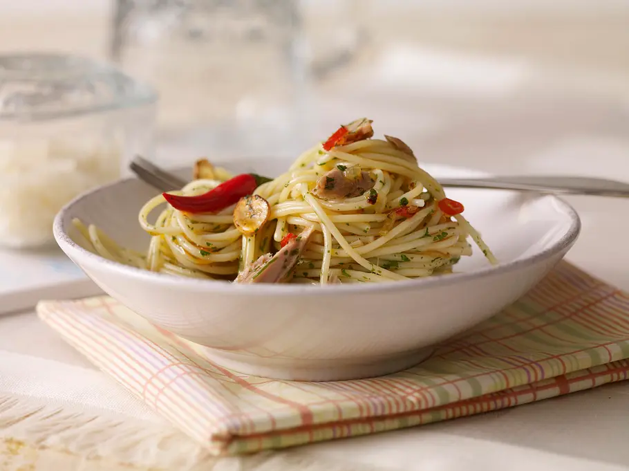 Spaghetti aglio e olio mit Thunfisch Rezept Spaghetti aglio e olio mit Thunfisch Rezept