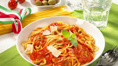 Spaghetti all Arrabiata Rezept - Foto: LECKER @ Bauer Media Group