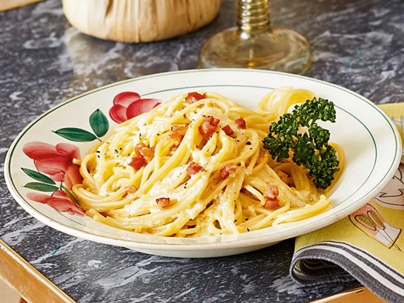 Spaghetti alla Carbonara Rezept | LECKER