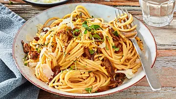 Spaghetti alla Carbonara (vegetarisch) Rezept - Foto: LECKER @ Bauer Media Group Spaghetti alla Carbonara (vegetarisch) Rezept - Foto: LECKER @ Bauer Media Group