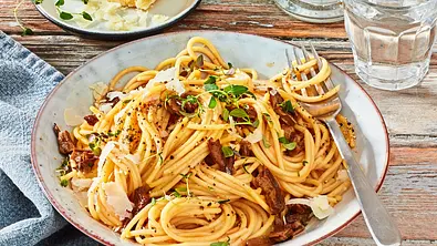 Spaghetti alla­ Carbonara (vegetarisch) Rezept - Foto: LECKER @ Bauer Media Group