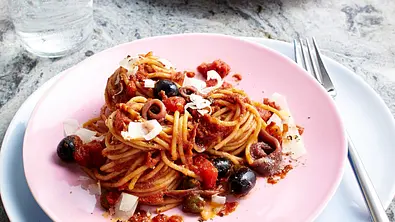 Spaghetti alla puttanesca Rezept - Foto: LECKER @ Bauer Media Group