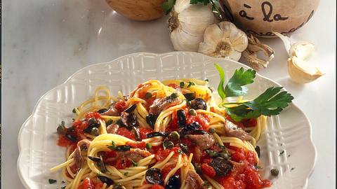 Spaghetti alla puttanesca Rezept - Foto: Först, Thomas