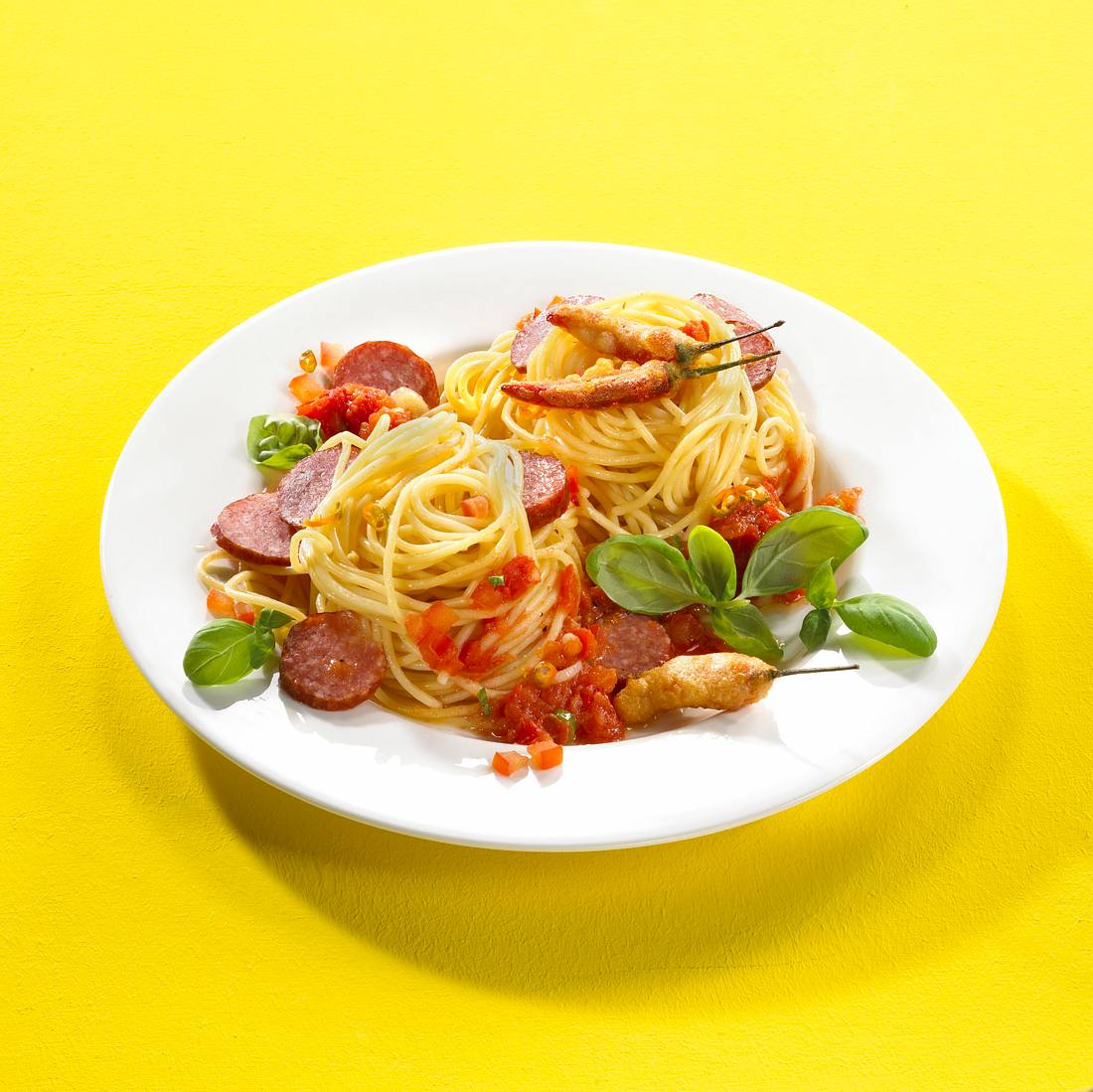 Spaghetti Arrabiata mit Knoblauchwurst Rezept | LECKER