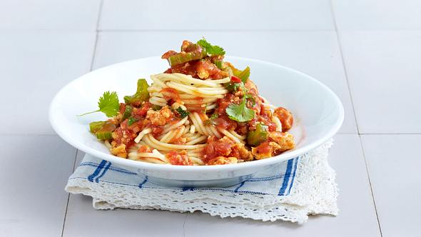 Spaghetti Bolognese klassisch mit gemischtem Hack und Suppengrün Rezept - Foto: House of Food / Bauer Food Experts KG