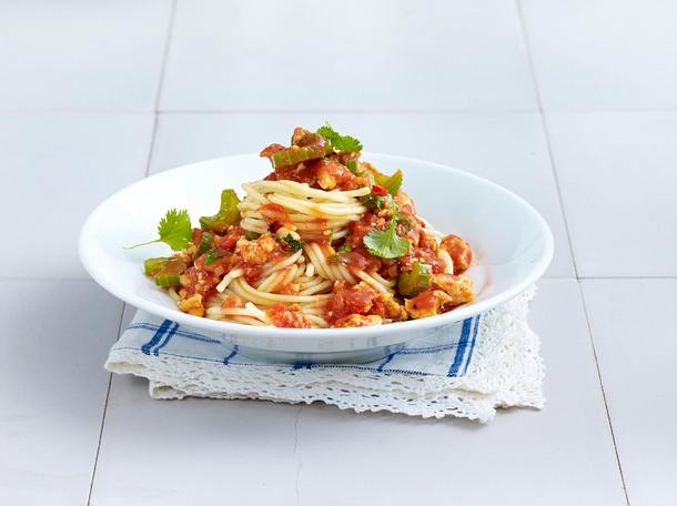 Spaghetti Bolognese mit Curry, Rosinen, Pistazien, Lauchzwiebeln und Lammhack Rezept