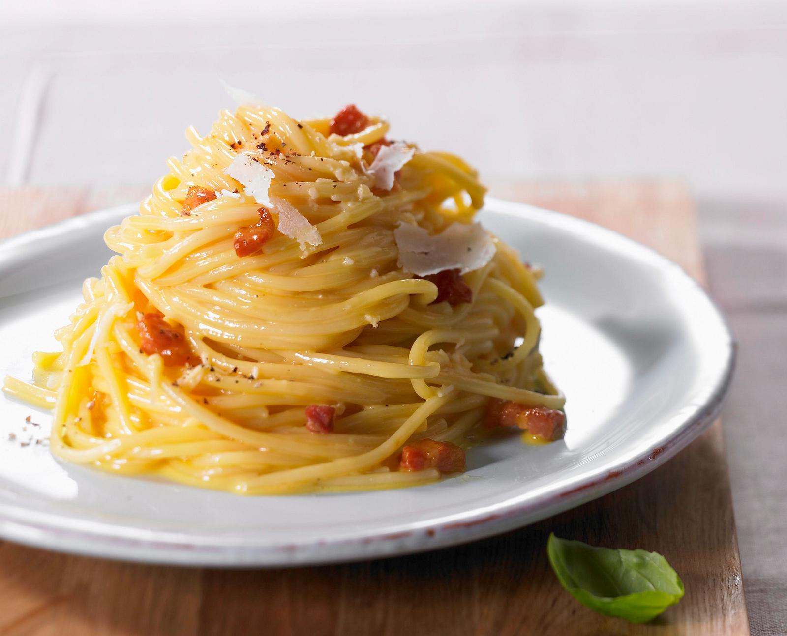 Spaghetti Carbonara Rezept | LECKER