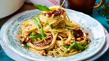 Spaghetti Carbonara „Caprese“ Rezept - Foto: LECKER @ Bauer Media Group Spaghetti Carbonara „Caprese“ Rezept - Foto: LECKER @ Bauer Media Group