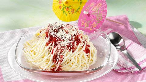 Spaghetti-Eis mit Himbeersoße Rezept - Foto: House of Food / Bauer Food Experts KG