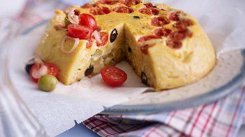 Spaghetti-Frittata mit Tomaten Rezept - Foto: House of Food / Bauer Food Experts KG