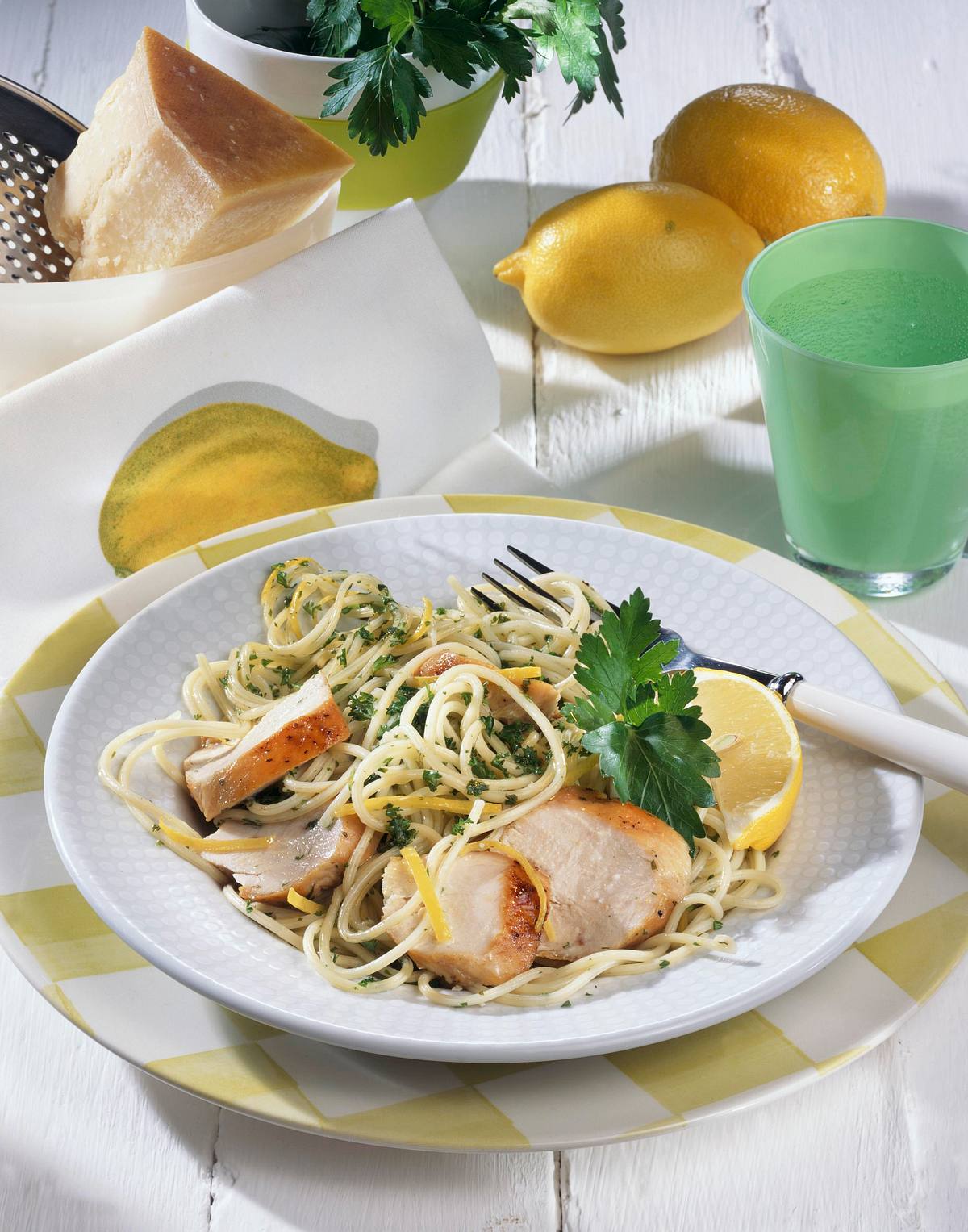 Spaghetti in Zitronen-Hähnchensoße Rezept