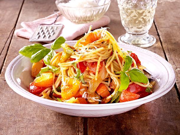 Spaghetti in Kürbis-Tomaten-Sugo Rezept