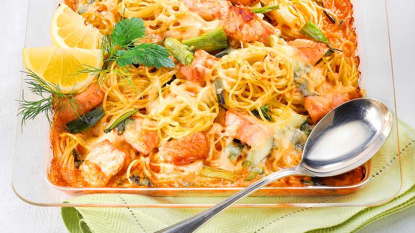 Spaghetti-Lachs-Auflauf Rezept - Foto: House of Food / Bauer Food Experts KG