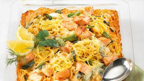 Spaghetti-Lachs-Gratin vom Blech Rezept - Foto: House of Food / Bauer Food Experts KG
