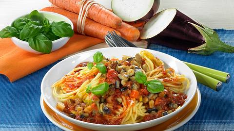 Spaghetti mit Auberginen-Bolognese (für 1 Portion) Rezept - Foto: Pretscher, Tillmann