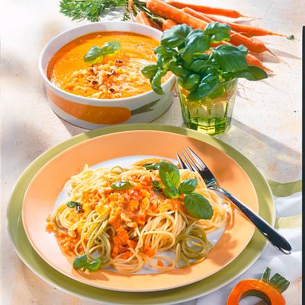 Spaghetti mit Basilikum-Möhren-Soße Rezept