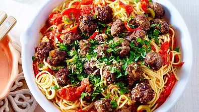 Spaghetti mit Beefhack-Bällchen Rezept - Foto: LECKER @ Bauer Media Group