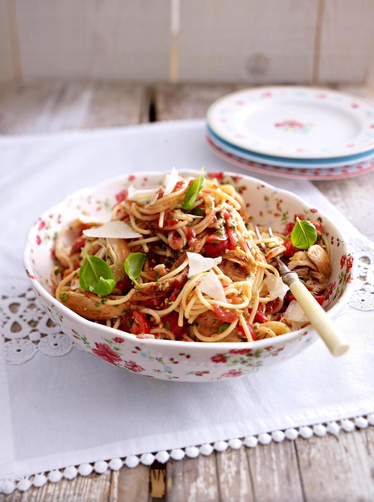 Spaghetti mit Bruschetta-Soße und Hähnchenfilet Rezept