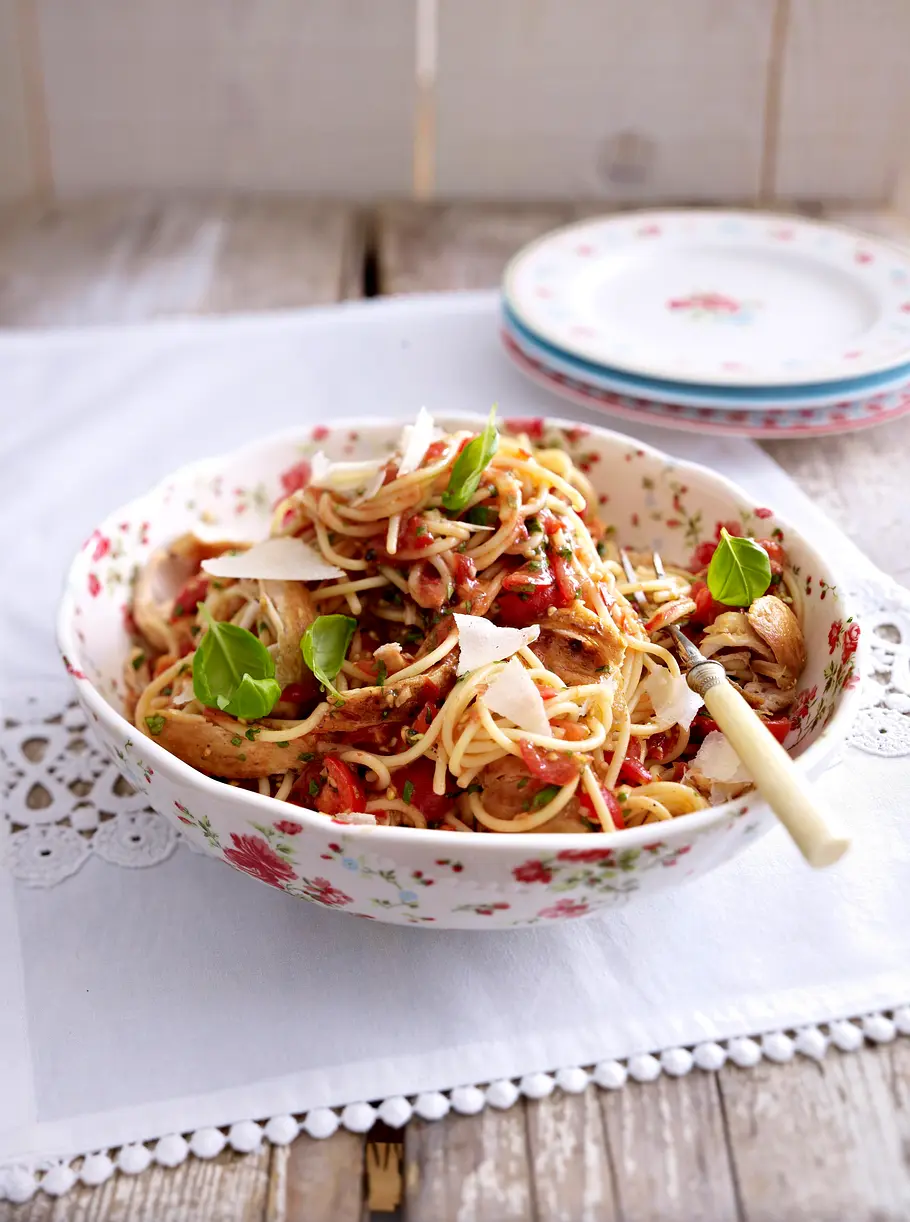 Spaghetti mit Bruschetta-Soße und Hähnchenfilet Rezept Spaghetti mit Bruschetta-Soße und Hähnchenfilet Rezept
