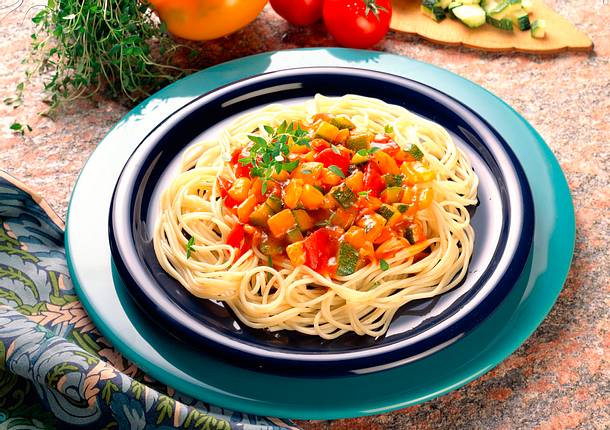 Spaghetti mit bunter Gemüsesoße Rezept Spaghetti mit bunter Gemüsesoße Rezept