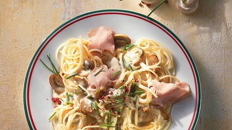 Spaghetti mit Champignon-Schinken-Sahnesoße Rezept - Foto: Neckermann
