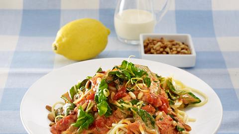 Spaghetti mit cremiger Tomatensoße Rezept - Foto: House of Food / Bauer Food Experts KG