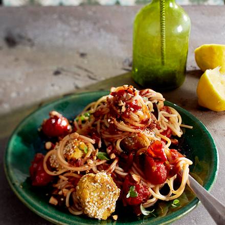 Spaghetti mit Falafel-Bällchen Rezept Spaghetti mit Falafel-Bällchen Rezept