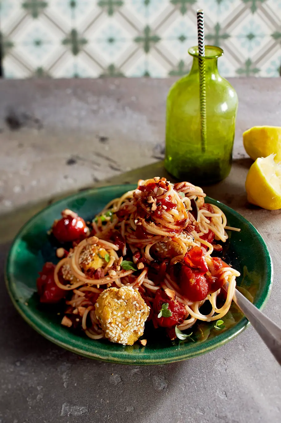 Spaghetti mit Falafel-Bällchen Rezept Spaghetti mit Falafel-Bällchen Rezept