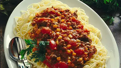 Spaghetti mit Fleischsoße Rezept - Foto: LECKER @ Bauer Media Group