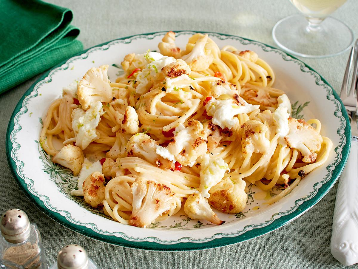 Spaghetti mit gebratenen Blumenkohlröschen und Büffelmozzarella Rezept