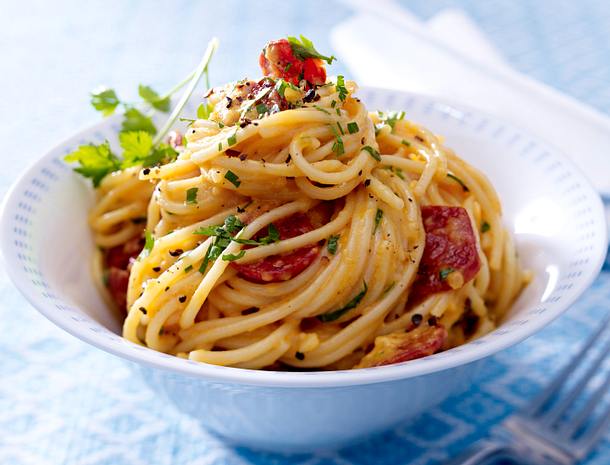 Spaghetti mit gebratener Chorizo und Eiersahne Rezept Spaghetti mit gebratener Chorizo und Eiersahne Rezept
