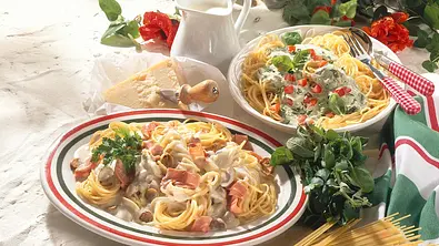 Spaghetti mit Gorgonzola-Pilz-Soße Rezept - Foto: LECKER @ Bauer Media Group