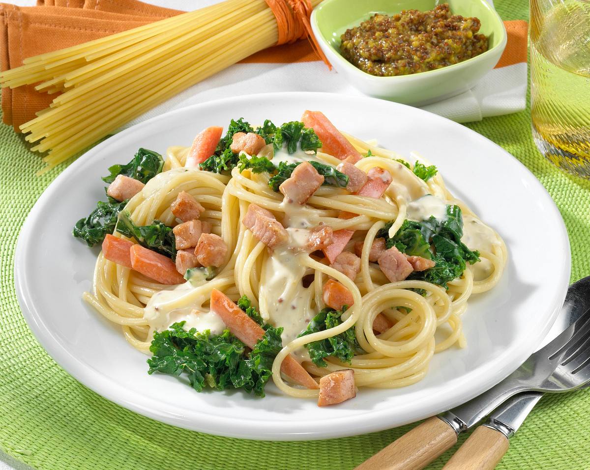 Spaghetti mit Grünkohl-Möhren-Gemüse Rezept
