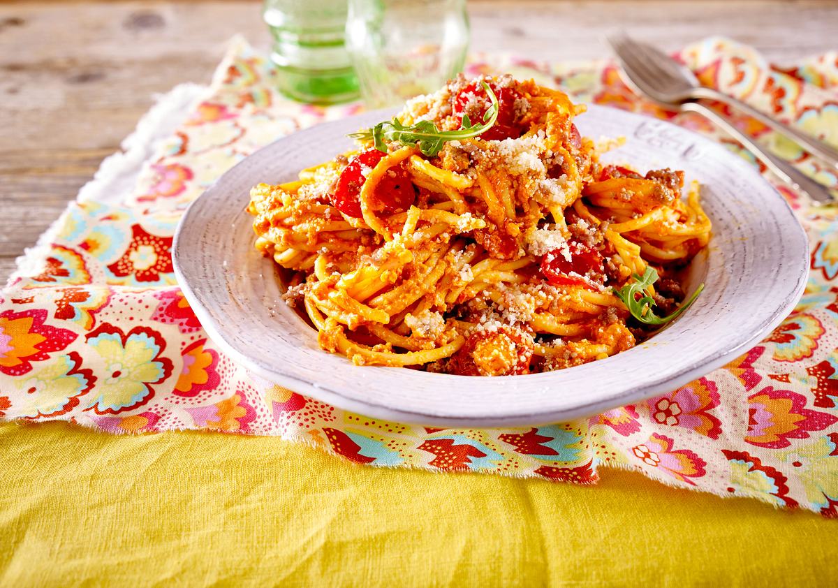 Spaghetti mit Hack-Erdnuss-Soße Rezept