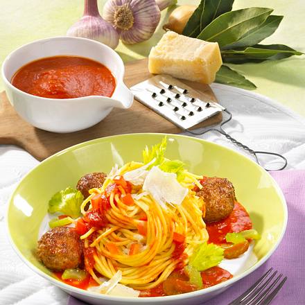 Spaghetti mit Hackbällchen und Tomatensoße Rezept Spaghetti mit Hackbällchen und Tomatensoße Rezept