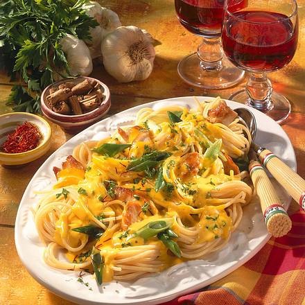 Spaghetti mit Hähnchen-Safransoße Rezept Spaghetti mit Hähnchen-Safransoße Rezept