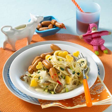 Spaghetti mit Käse-Sahne-Soße und Würstchen Rezept Spaghetti mit Käse-Sahne-Soße und Würstchen Rezept