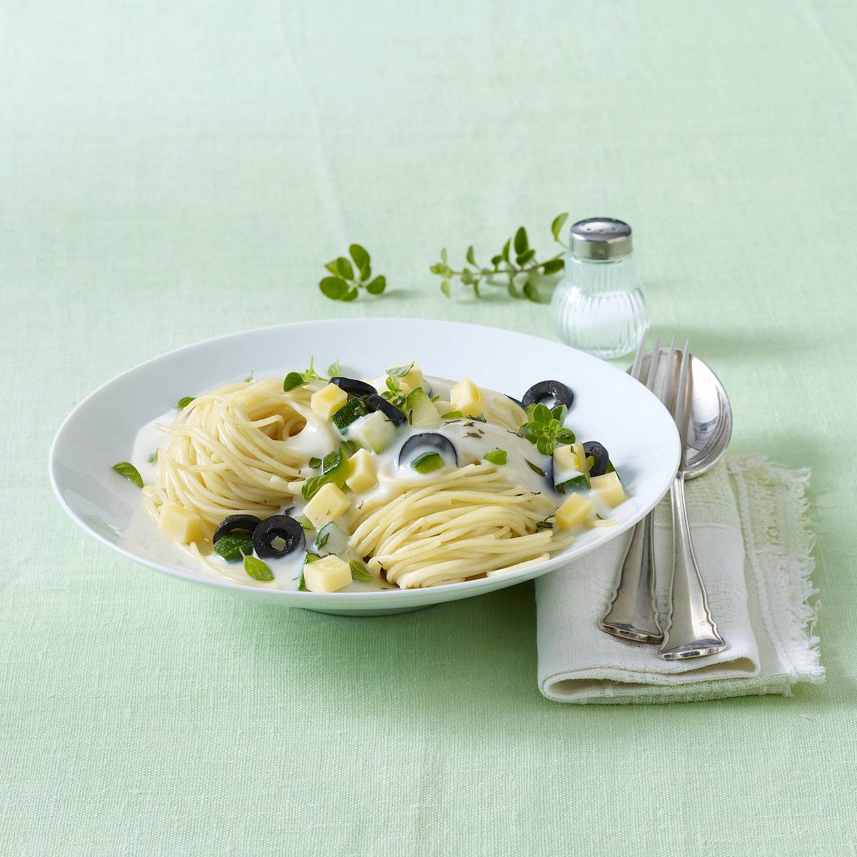 Spaghetti mit Käse-Oliven-Creme (Diäko 1 Tag Hauptgericht) Rezept