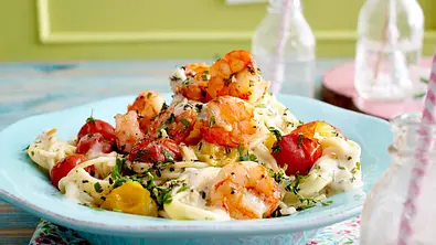 Spaghetti mit Kirschtomaten und Knoblauchgarnelen Rezept - Foto: LECKER @ Bauer Media Group