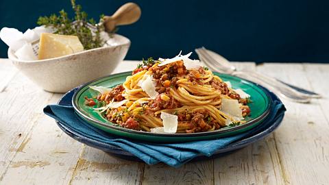 Spaghetti mit klassischer Bolognese Rezept - Foto: House of Food / Bauer Food Experts KG