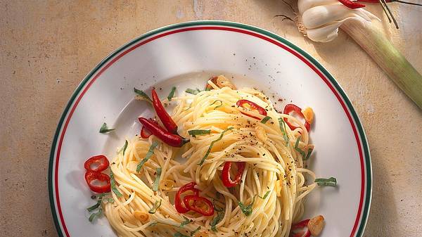 Spaghetti mit Knoblauch-Peperoni-Öl Rezept - Foto: Neckermann